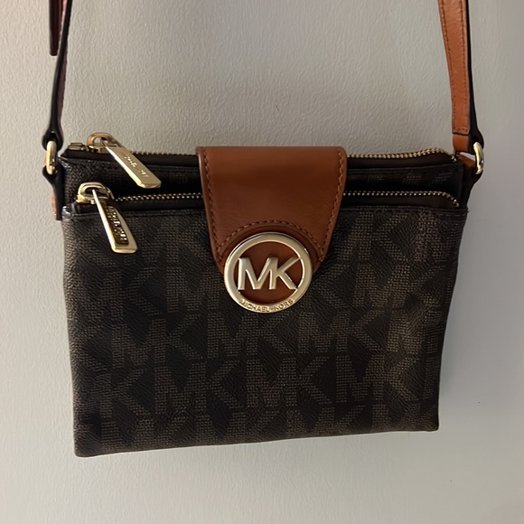 Michael Kors Crossbody Bag - Picture 3 of 8